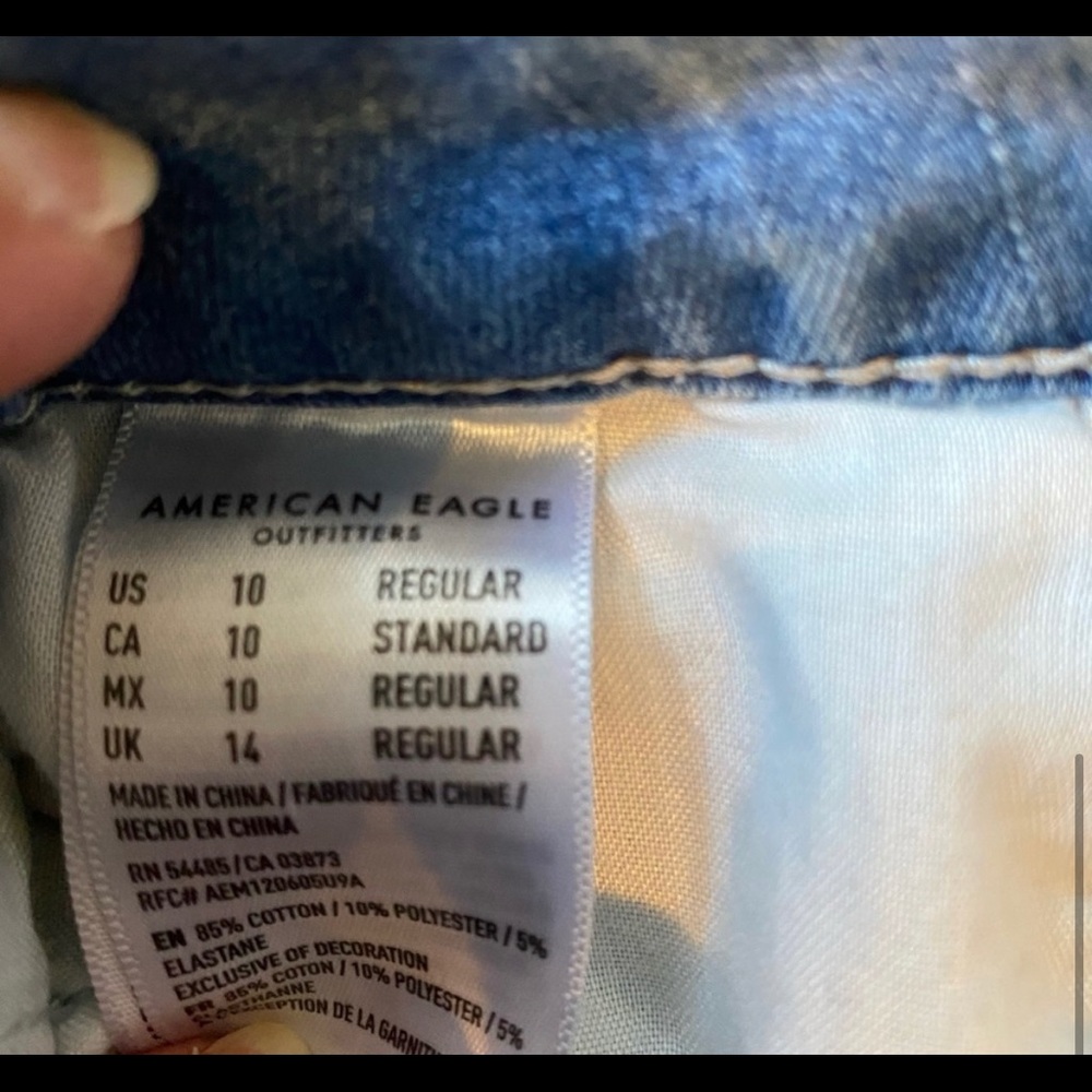 AEO Super High Rise Distressed Jeans - Picture 5 of 5